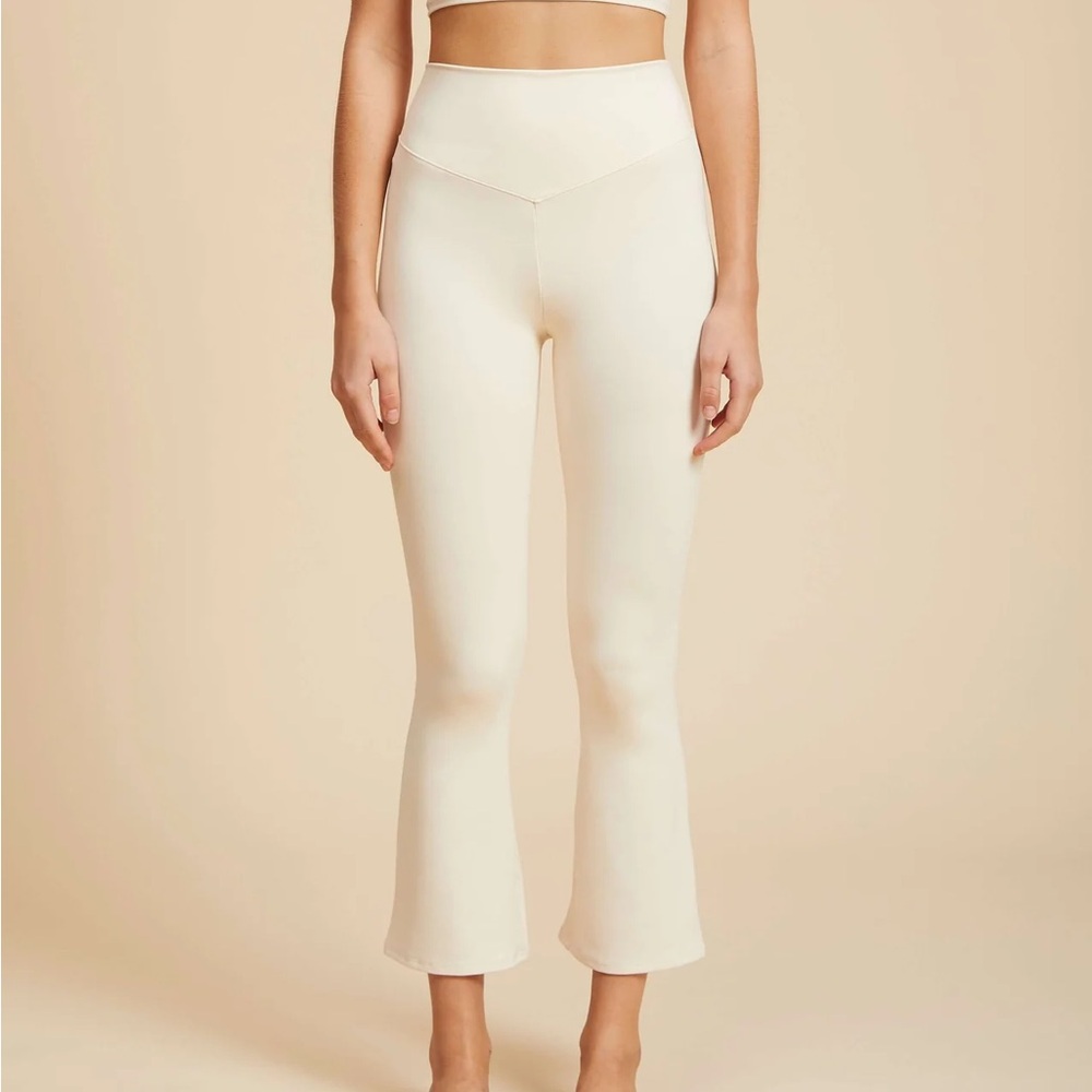 Live The Process Cream High-Waist Leggings
